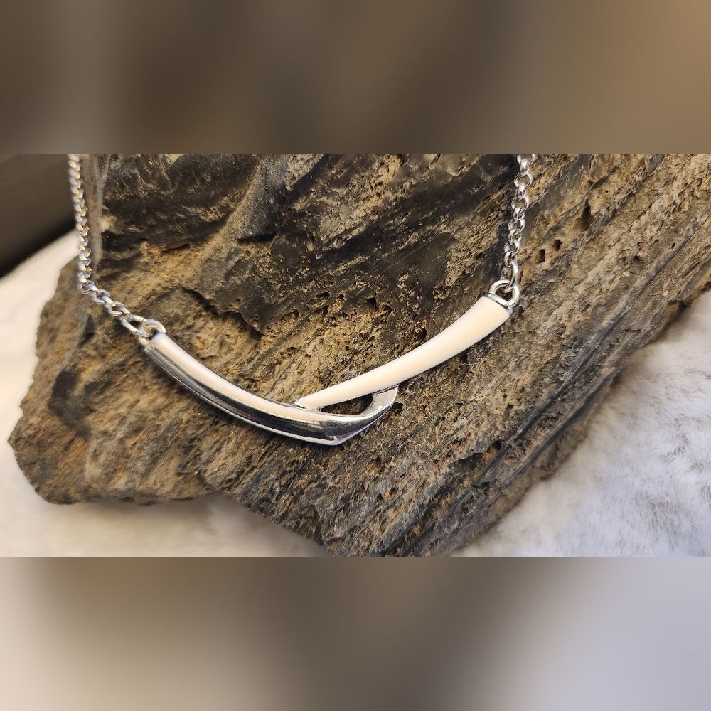 NWOT Lia Sophia "Junction" white and silver Necklace